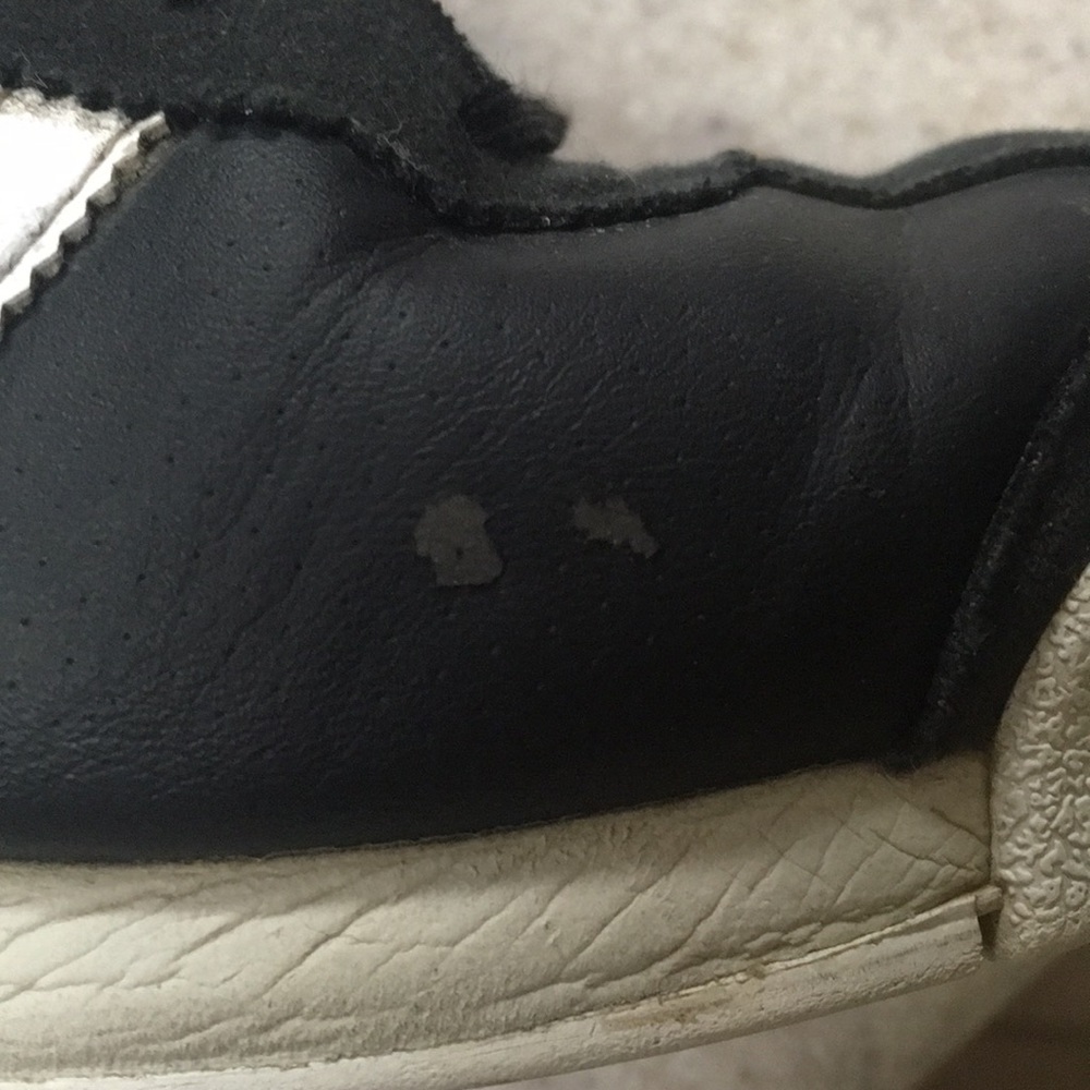 Size 6 black Samoa’s - Picture 2 of 4